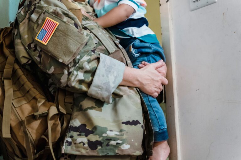 Naturalization through military service / naturalización por servicio militar